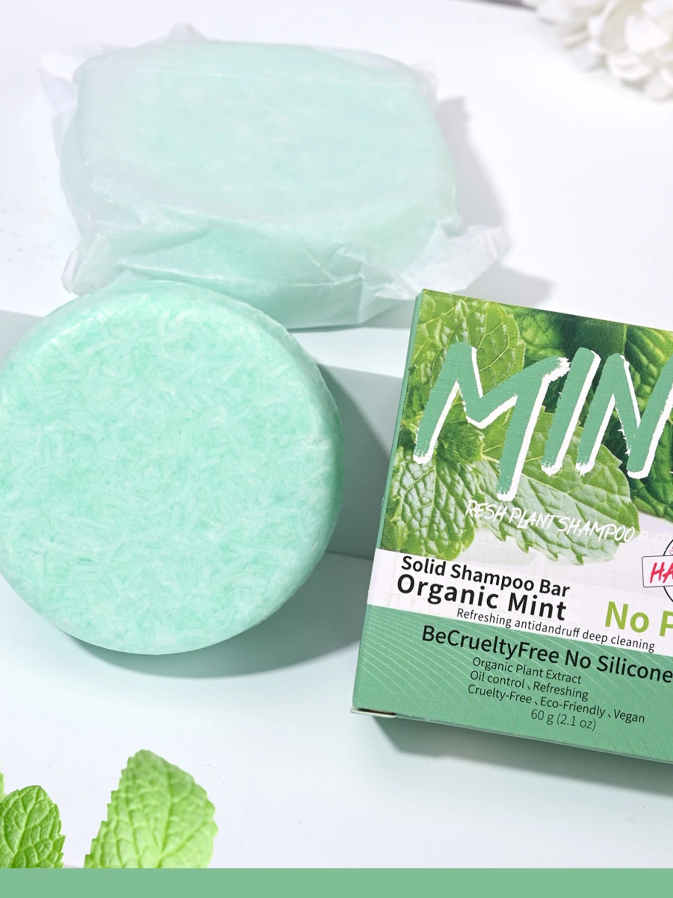 Șampon solid pe bază de mentă, cu efect răcoritor și revitalizant. Curăță scalpul, reduce excesul de sebum și lasă părul fresh și plin de volum.